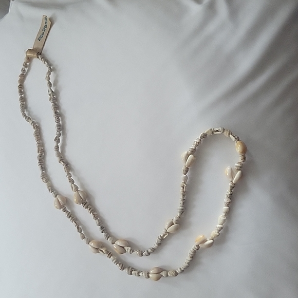 Shell Necklace - Picture 5 of 9